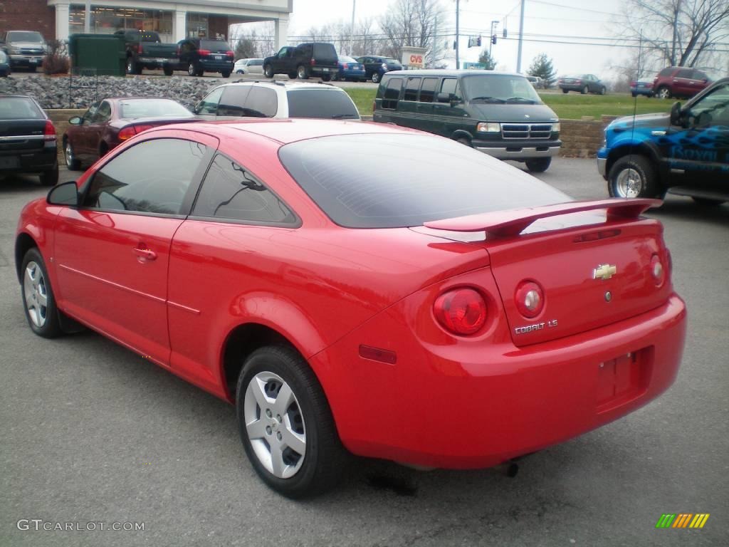 2007 Cobalt LS Coupe - Victory Red / Gray photo #7