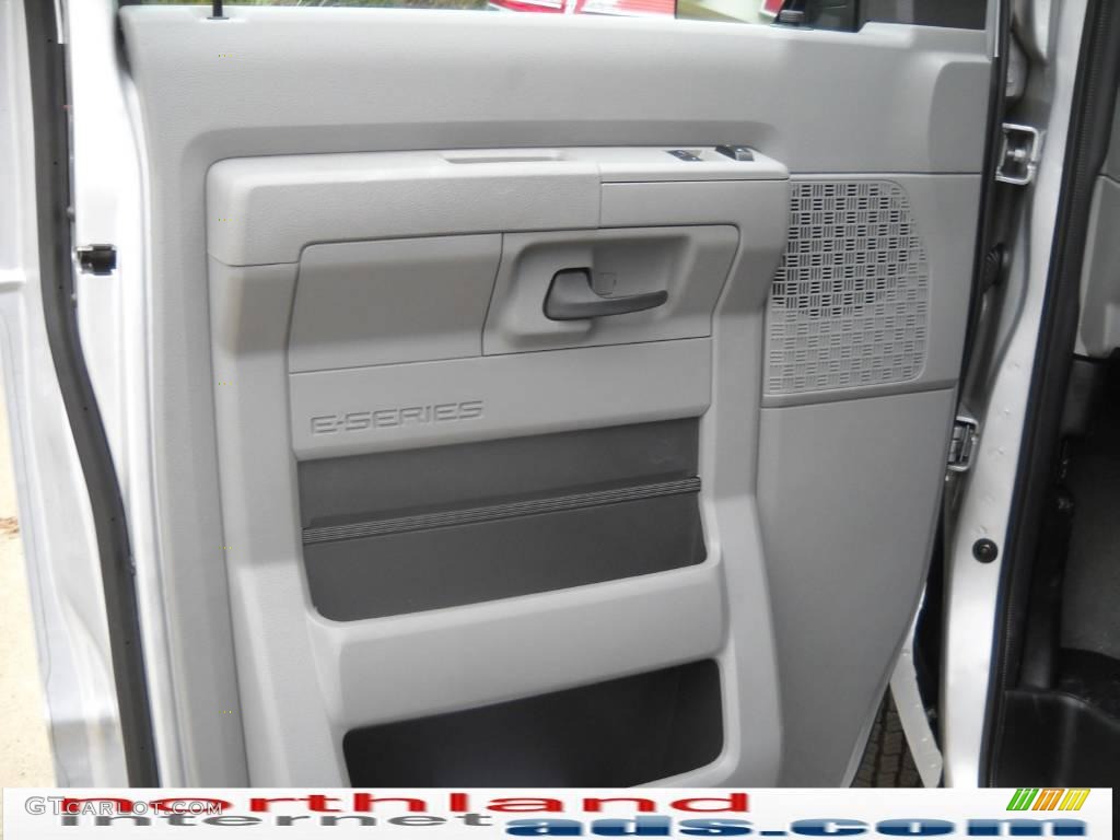 2009 E Series Van E350 Super Duty XLT Passenger - Brilliant Silver Metallic / Medium Flint photo #6
