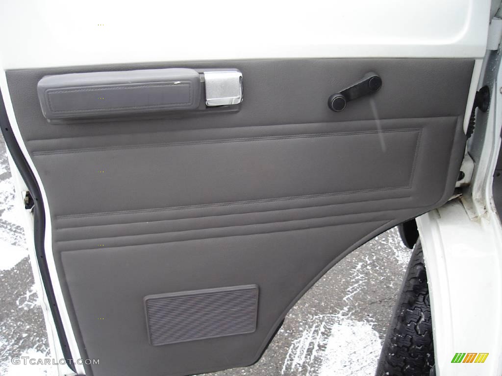 1994 Ram Van B250 Cargo - Bright White / Gray photo #25