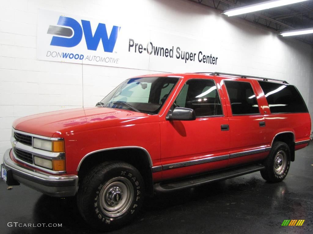 1999 Suburban C2500 LS - Victory Red / Red photo #2