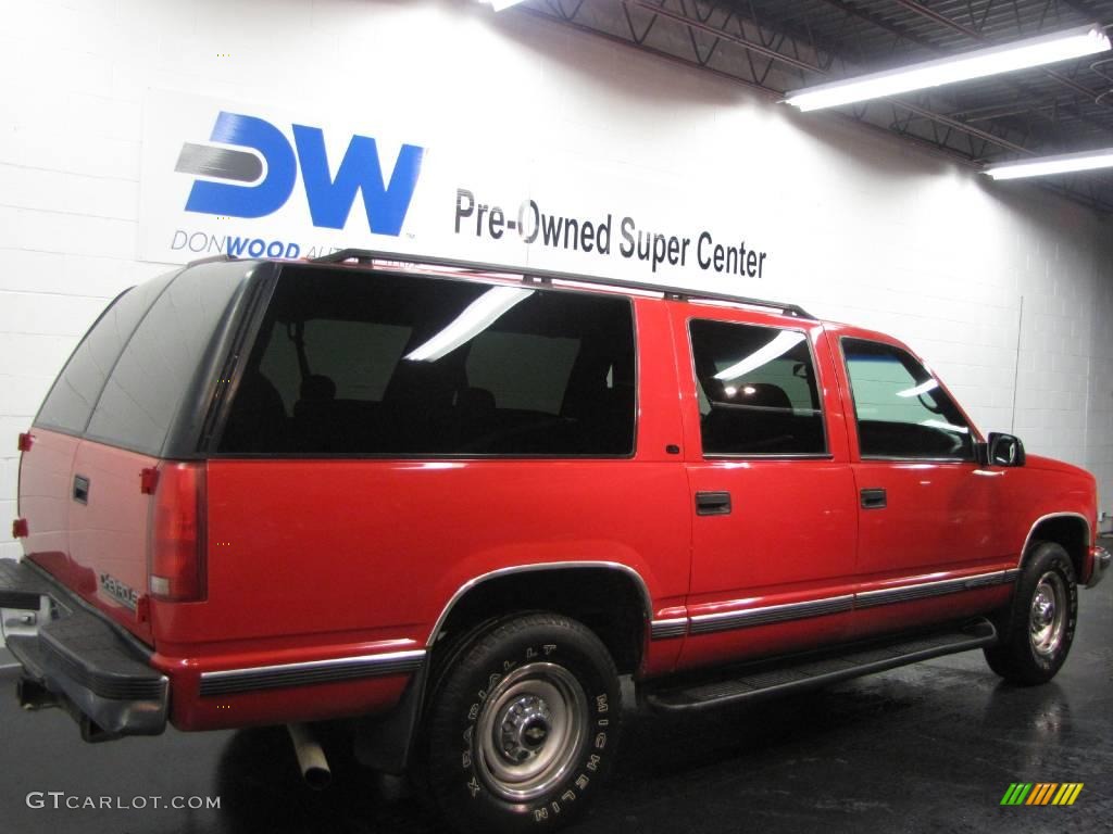 1999 Suburban C2500 LS - Victory Red / Red photo #4