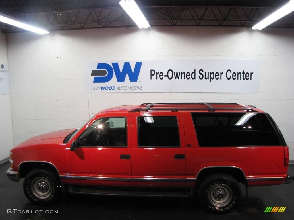 1999 Suburban C2500 LS - Victory Red / Red photo #5
