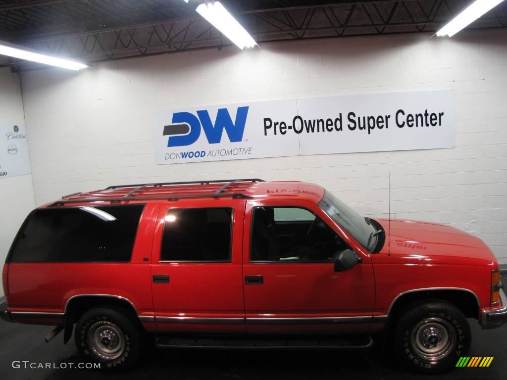 1999 Suburban C2500 LS - Victory Red / Red photo #6