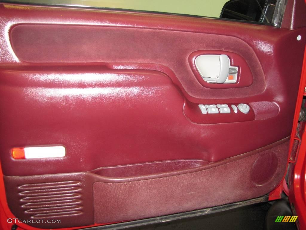 1999 Suburban C2500 LS - Victory Red / Red photo #16