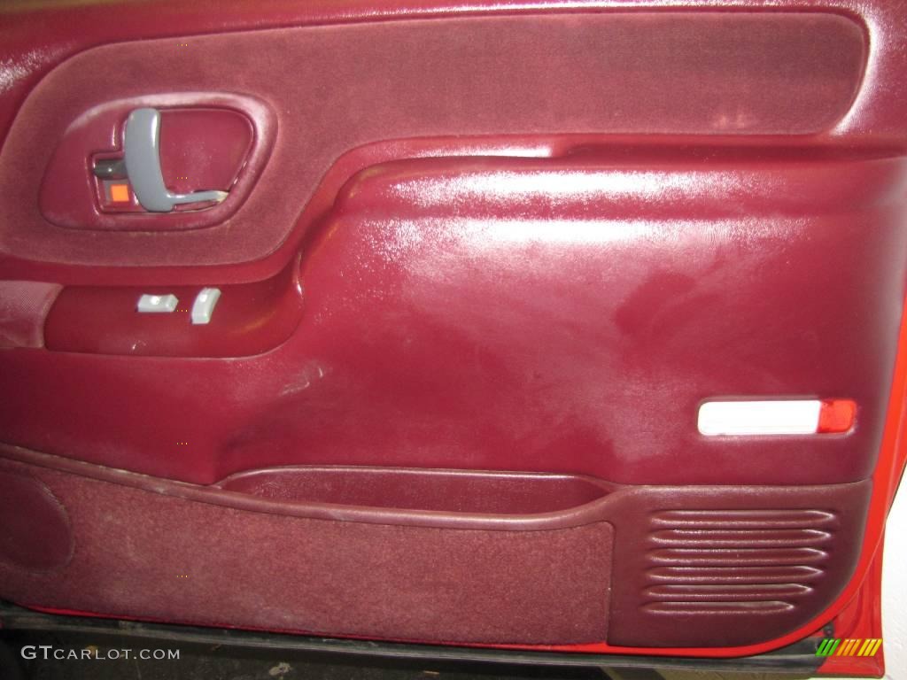 1999 Suburban C2500 LS - Victory Red / Red photo #17