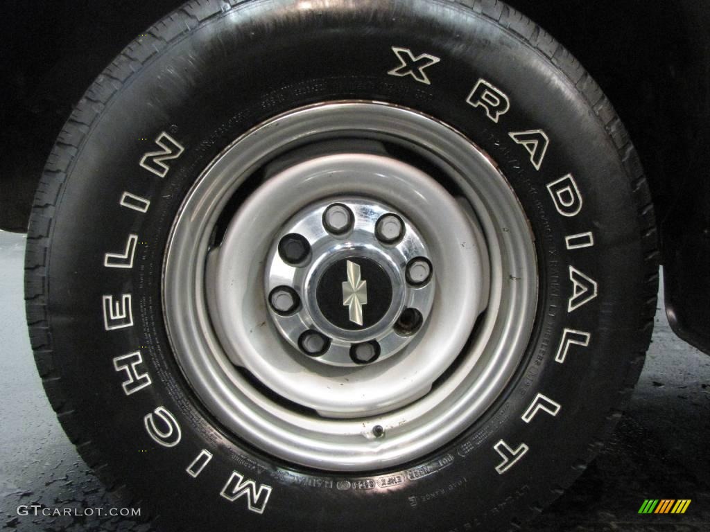 1999 Suburban C2500 LS - Victory Red / Red photo #23