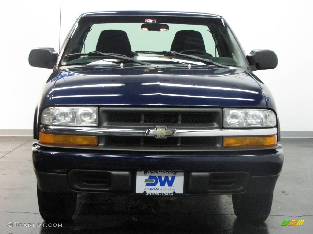 2003 S10 LS Regular Cab - Indigo Blue Metallic / Graphite photo #8