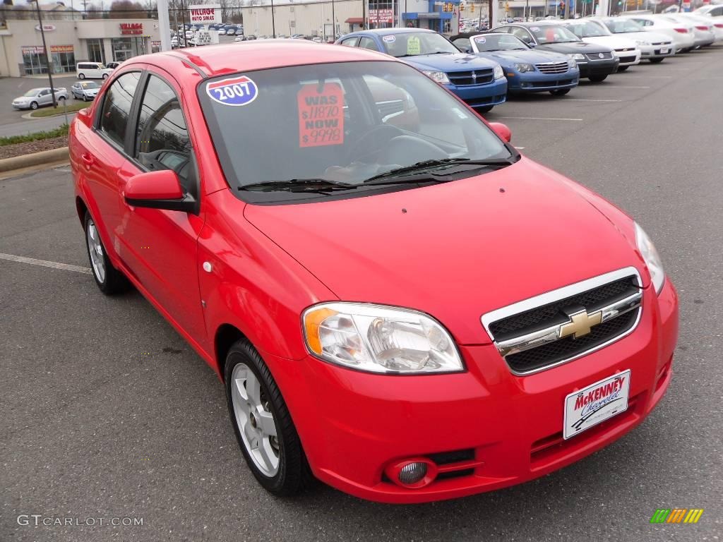 2007 Aveo LT Sedan - Victory Red / Charcoal Black photo #5