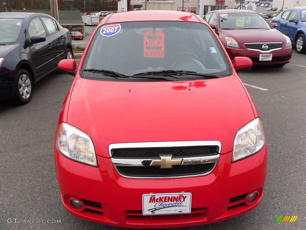 2007 Aveo LT Sedan - Victory Red / Charcoal Black photo #6