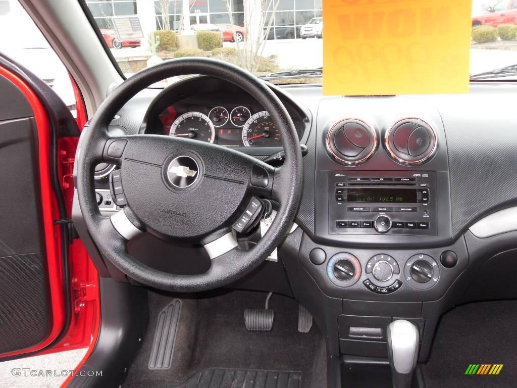 2007 Aveo LT Sedan - Victory Red / Charcoal Black photo #21