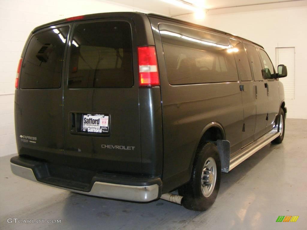 2004 Express 3500 15 Passenger Van - Dark Green Metallic / Medium Dark Pewter photo #4