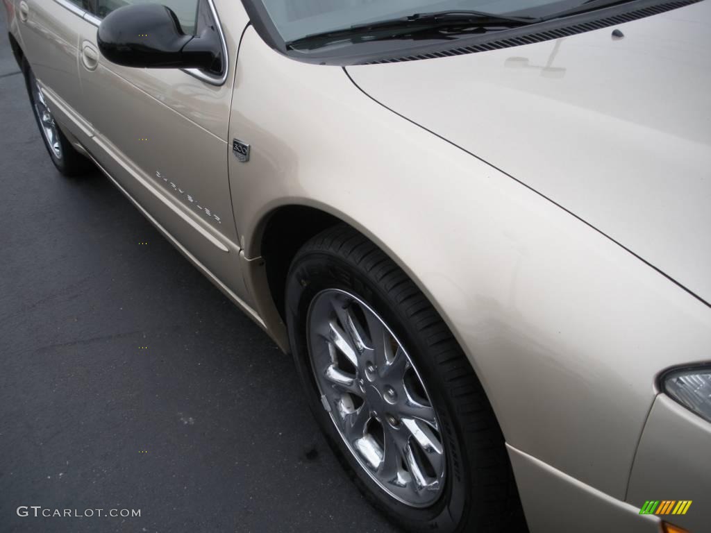 2001 300 M Sedan - Champagne Pearl / Sandstone photo #4