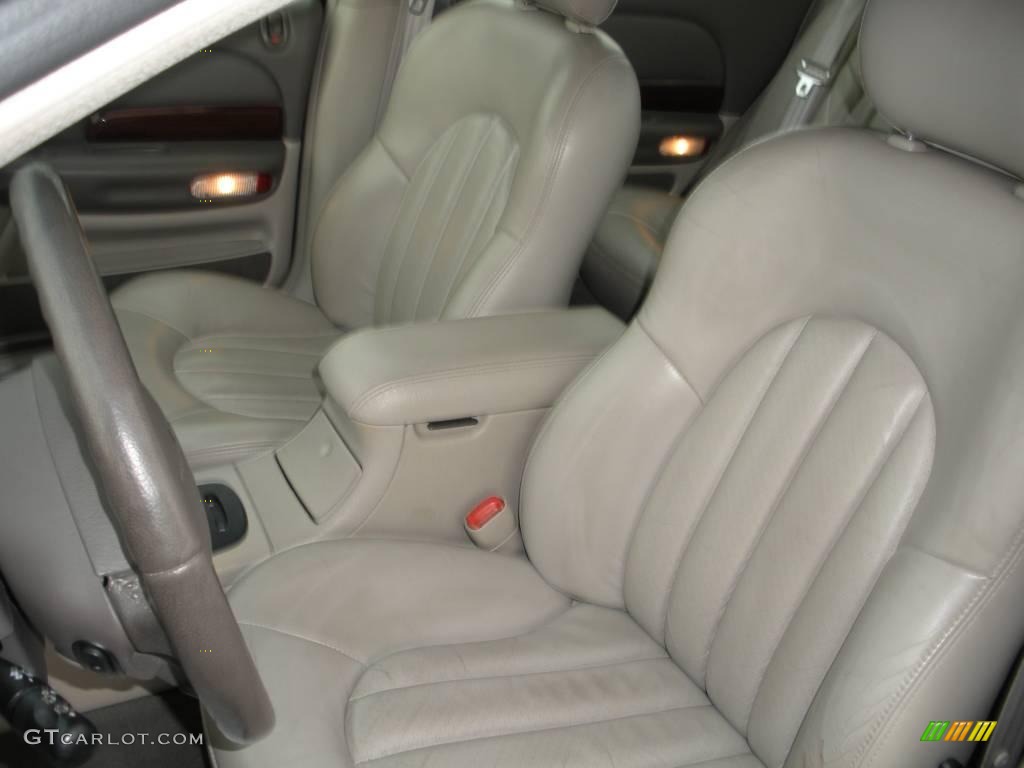 2001 300 M Sedan - Champagne Pearl / Sandstone photo #15