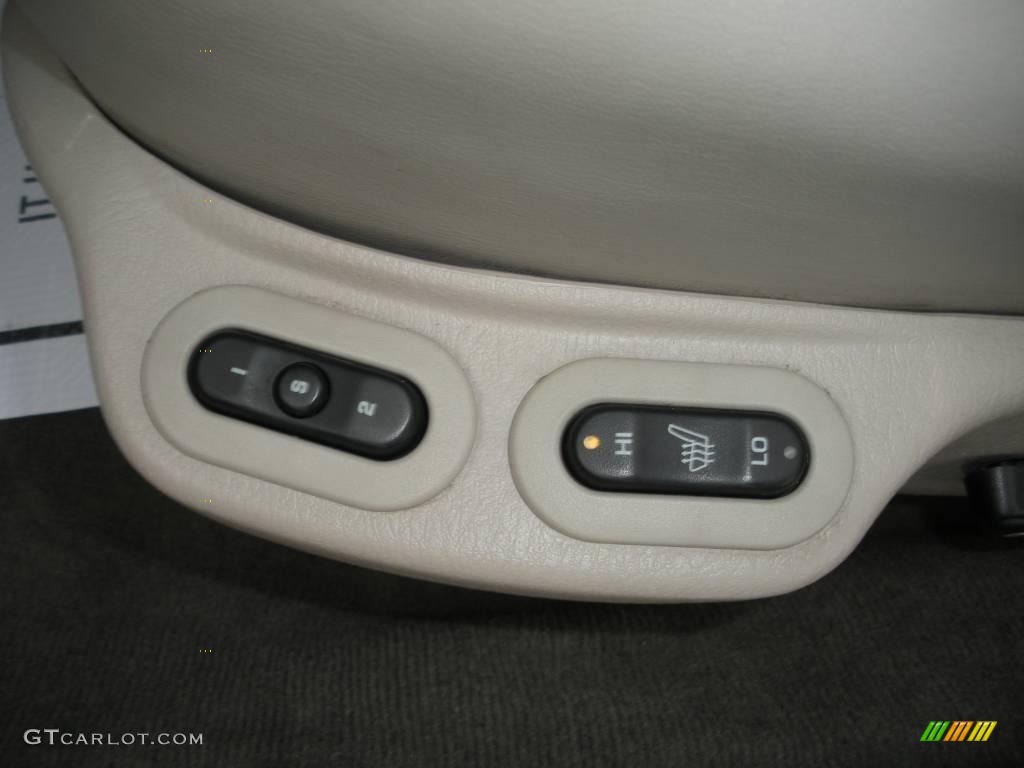 2001 300 M Sedan - Champagne Pearl / Sandstone photo #16