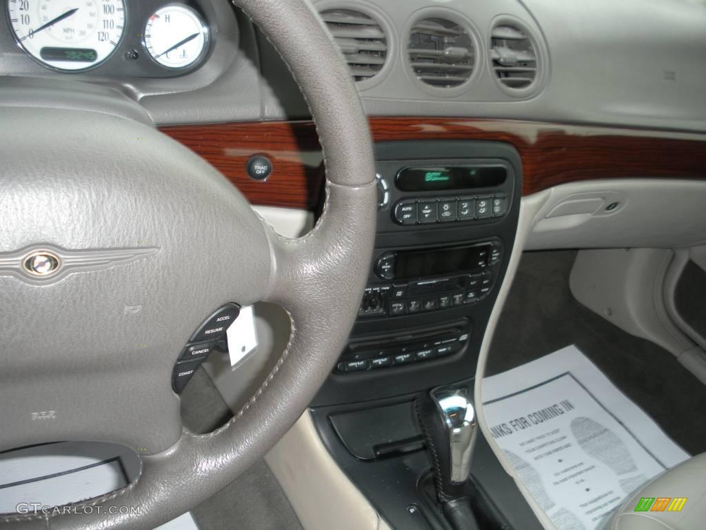 2001 300 M Sedan - Champagne Pearl / Sandstone photo #17