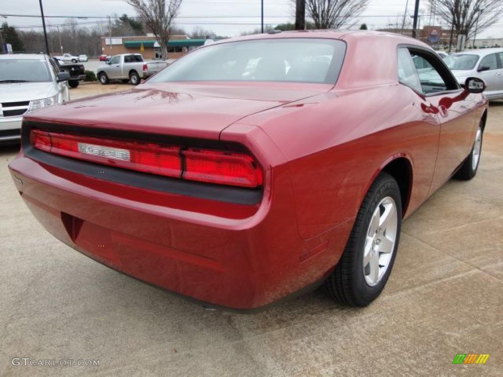 2010 Challenger SE - Inferno Red Crystal Pearl / Dark Slate Gray photo #6