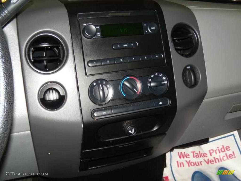 2006 F150 XL Regular Cab - Silver Metallic / Medium/Dark Flint photo #27