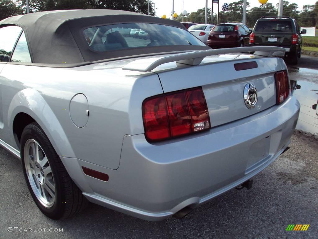 2006 Mustang GT Premium Convertible - Satin Silver Metallic / Light Graphite photo #7