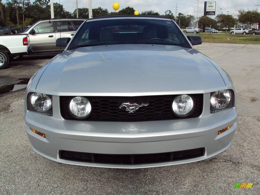2006 Mustang GT Premium Convertible - Satin Silver Metallic / Light Graphite photo #12