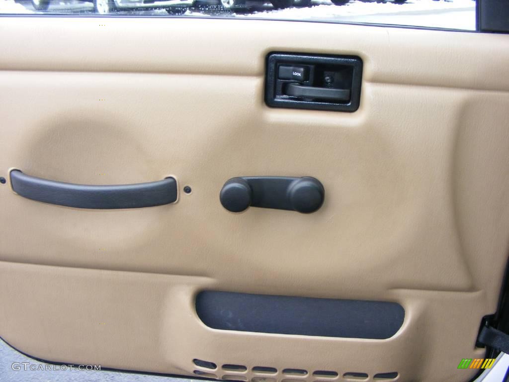 2002 Wrangler Sahara 4x4 - Black / Camel Beige/Dark Green photo #24