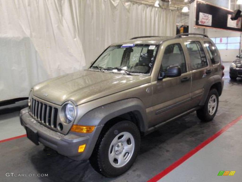 2006 Liberty Sport 4x4 - Light Khaki Metallic / Khaki photo #1