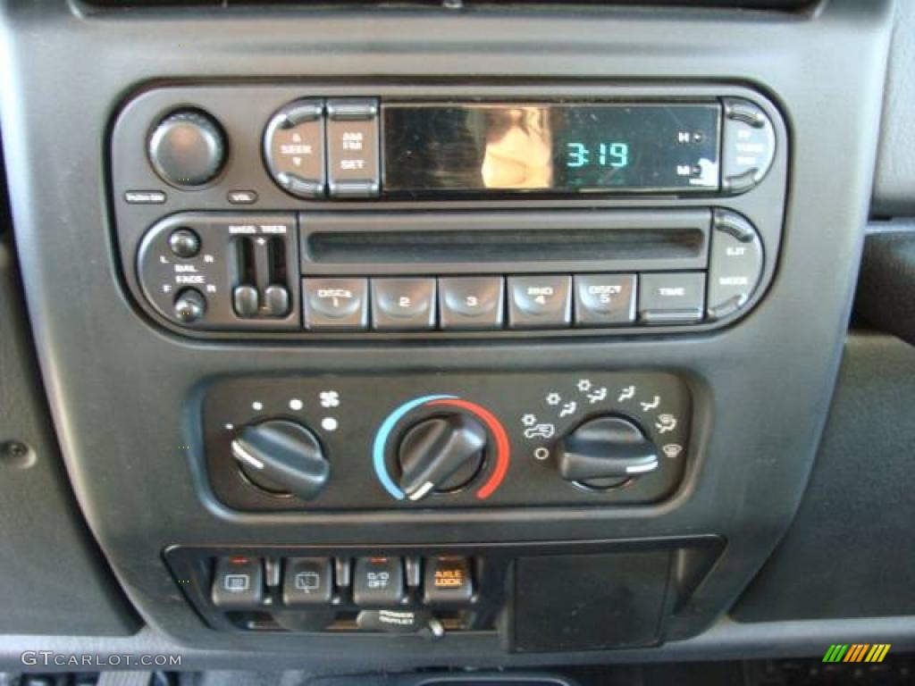 2004 Wrangler Rubicon 4x4 - Stone White / Dark Slate Gray photo #11