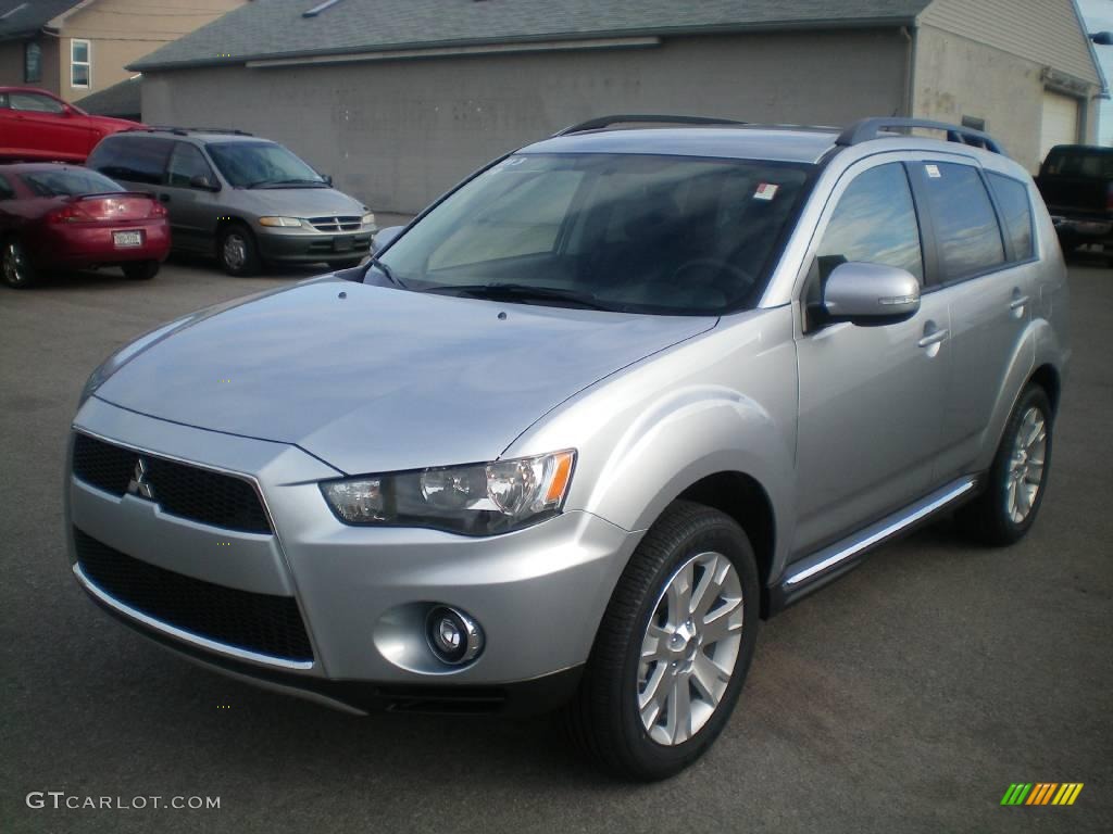 2010-cool-silver-metallic-mitsubishi-outlander-se-4wd-22974689-photo