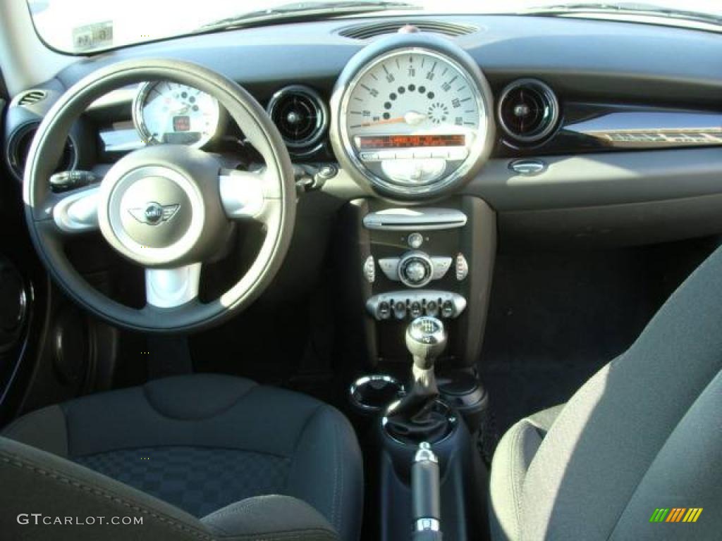 2007 Cooper Hardtop - Mellow Yellow / Carbon Black/Carbon Black photo #9