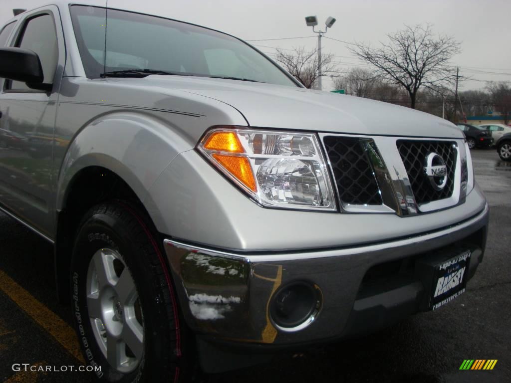 2007 Frontier SE King Cab 4x4 - Radiant Silver / Charcoal photo #23