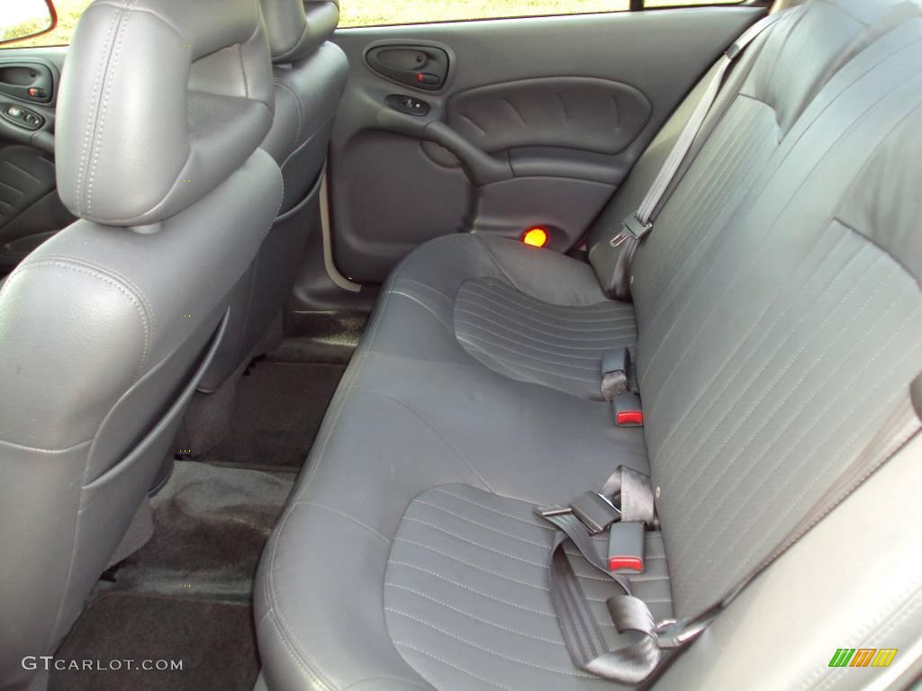 2002 Grand Am GT Sedan - Bright Red / Dark Pewter photo #5