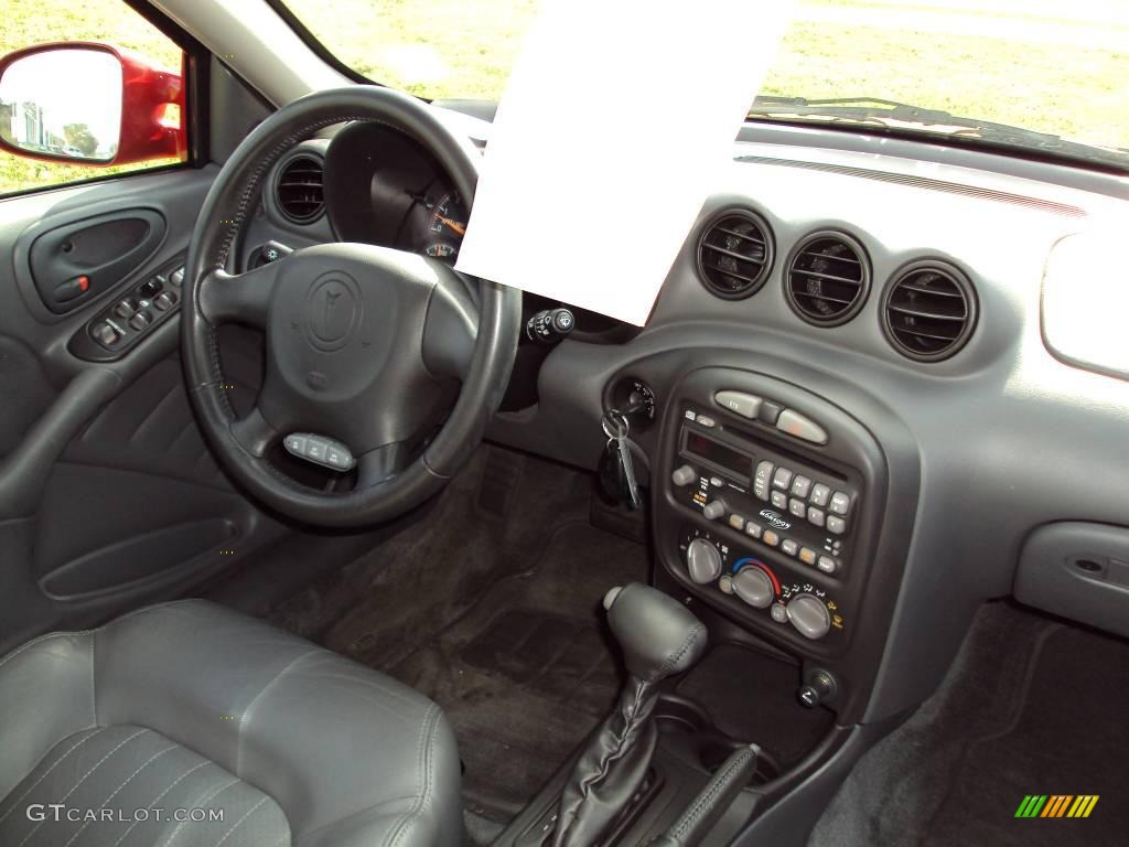 2002 Grand Am GT Sedan - Bright Red / Dark Pewter photo #11