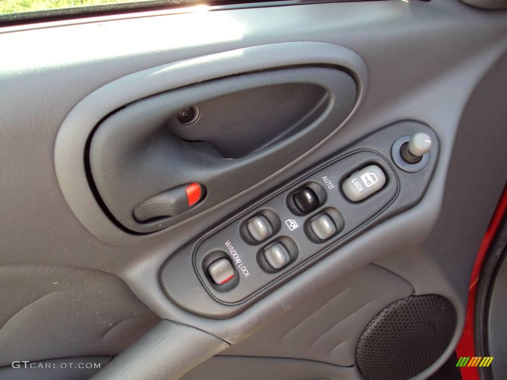 2002 Grand Am GT Sedan - Bright Red / Dark Pewter photo #17