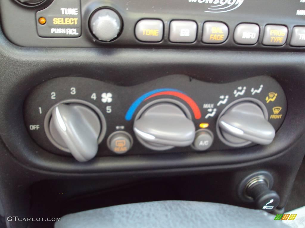 2002 Grand Am GT Sedan - Bright Red / Dark Pewter photo #20