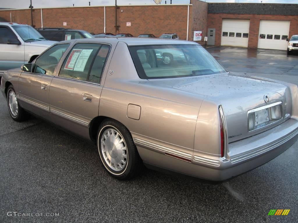 1999 DeVille Sedan - Cashmere / Oatmeal photo #4