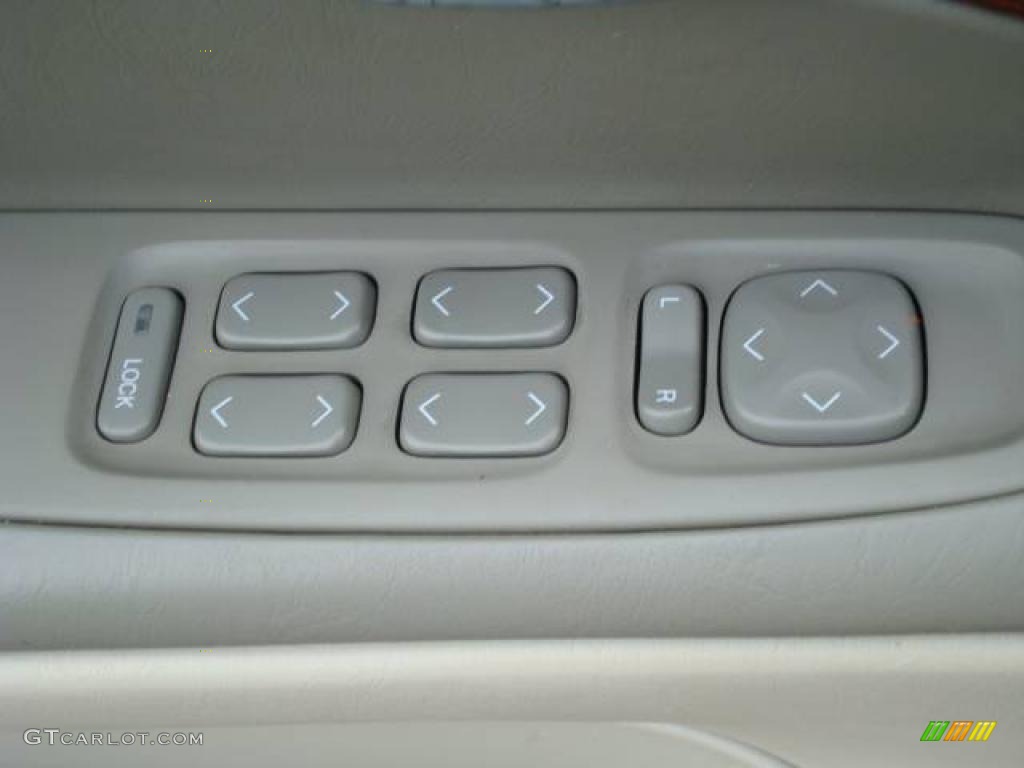 2003 DeVille Sedan - Crimson Red Pearl / Oatmeal photo #17