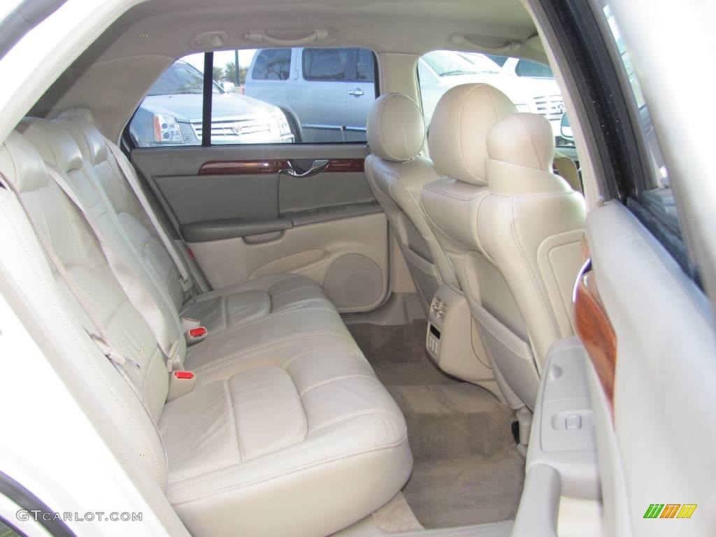 2005 DeVille Sedan - White Lightning / Cashmere photo #10