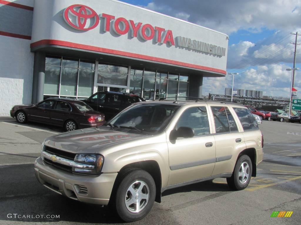 2005 TrailBlazer LS 4x4 - Sandstone Metallic / Light Cashmere/Ebony photo #1