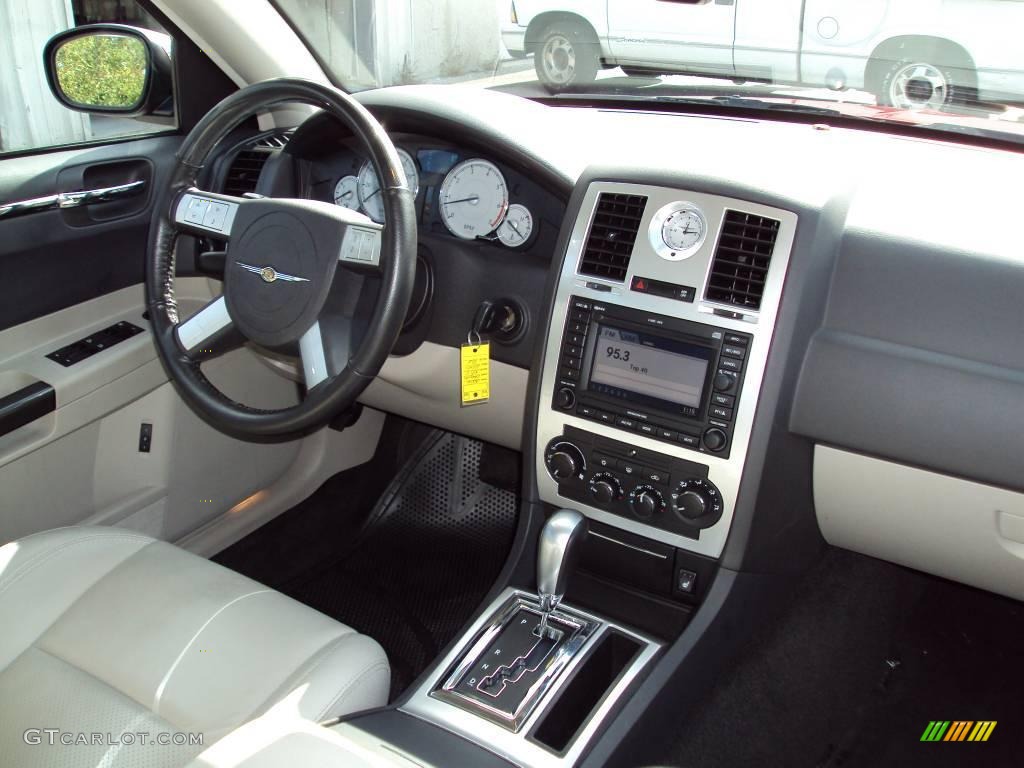 2006 300 C HEMI - Inferno Red Crystal Pearl / Dark Slate Gray/Light Graystone photo #11