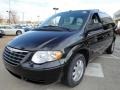 2007 Brilliant Black Crystal Pearl Chrysler Town & Country Touring  photo #7