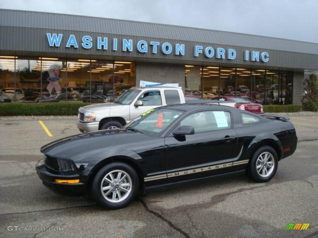 2005 Mustang V6 Deluxe Coupe - Black / Medium Parchment photo #1