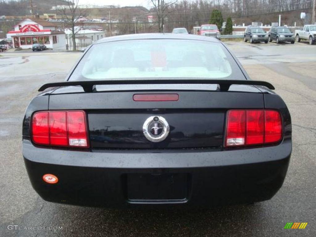 2005 Mustang V6 Deluxe Coupe - Black / Medium Parchment photo #3