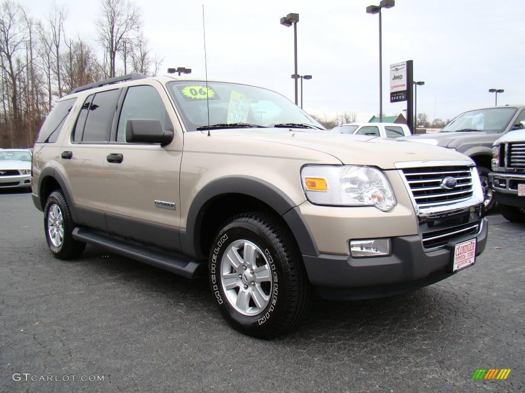 2006 Explorer XLT 4x4 - Pueblo Gold Metallic / Camel photo #1