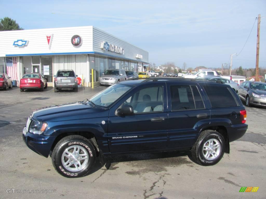 2004 Grand Cherokee Laredo 4x4 - Midnight Blue Pearl / Taupe photo #1