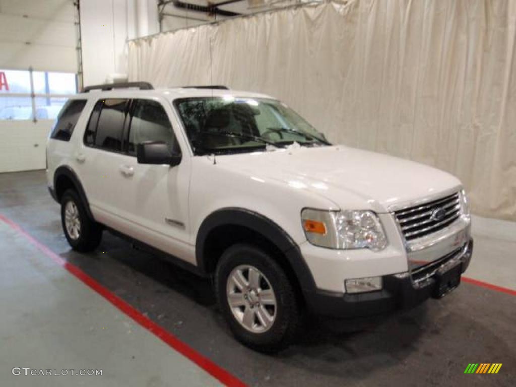 2007 Explorer XLT - Oxford White / Camel photo #1
