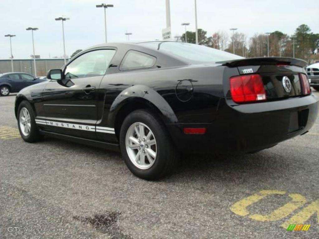 2008 Mustang V6 Deluxe Coupe - Black / Dark Charcoal photo #4