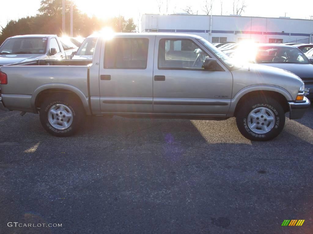 2002 S10 LS Crew Cab 4x4 - Light Pewter Metallic / Graphite photo #3