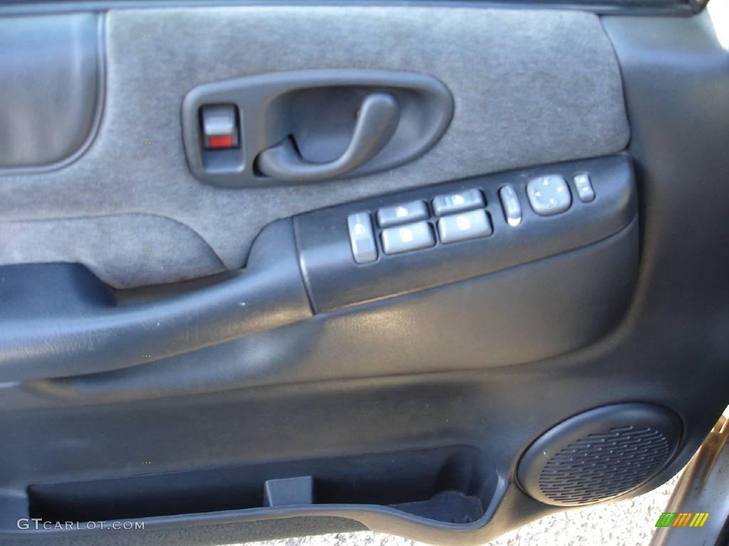 2002 S10 LS Crew Cab 4x4 - Light Pewter Metallic / Graphite photo #6