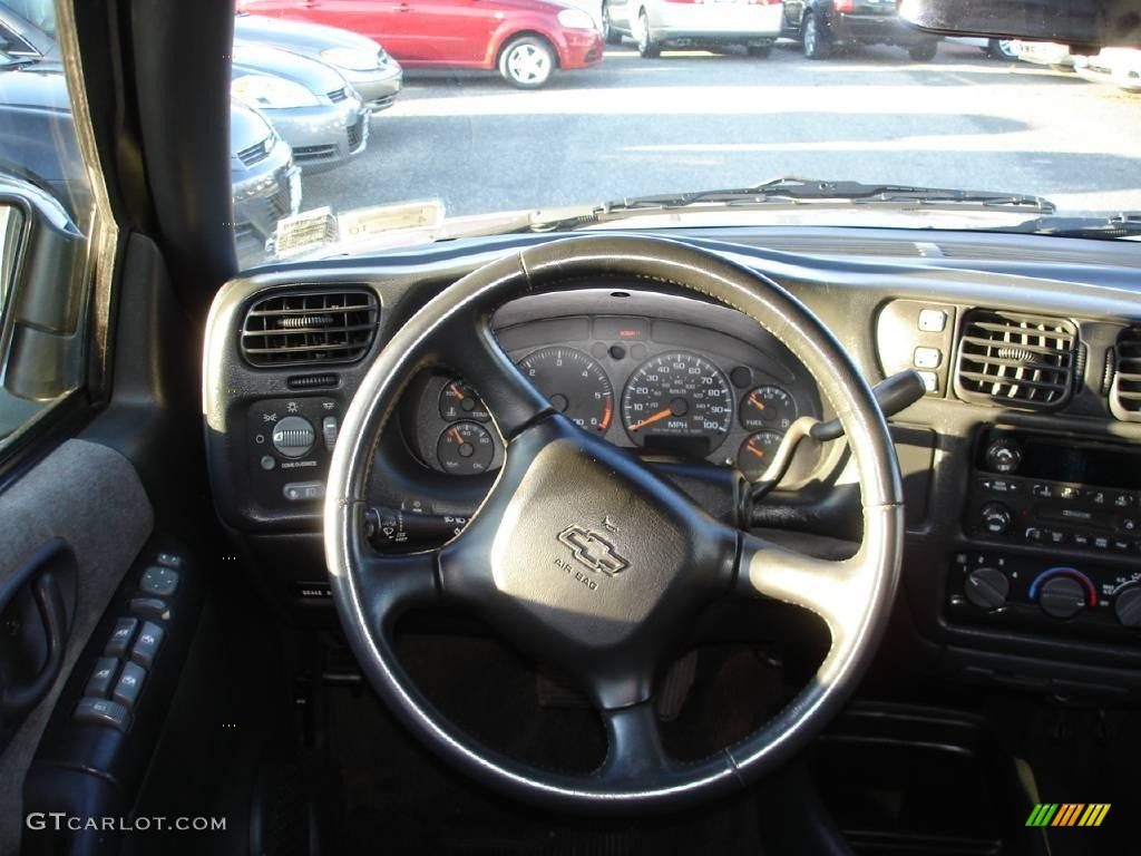 2002 S10 LS Crew Cab 4x4 - Light Pewter Metallic / Graphite photo #11