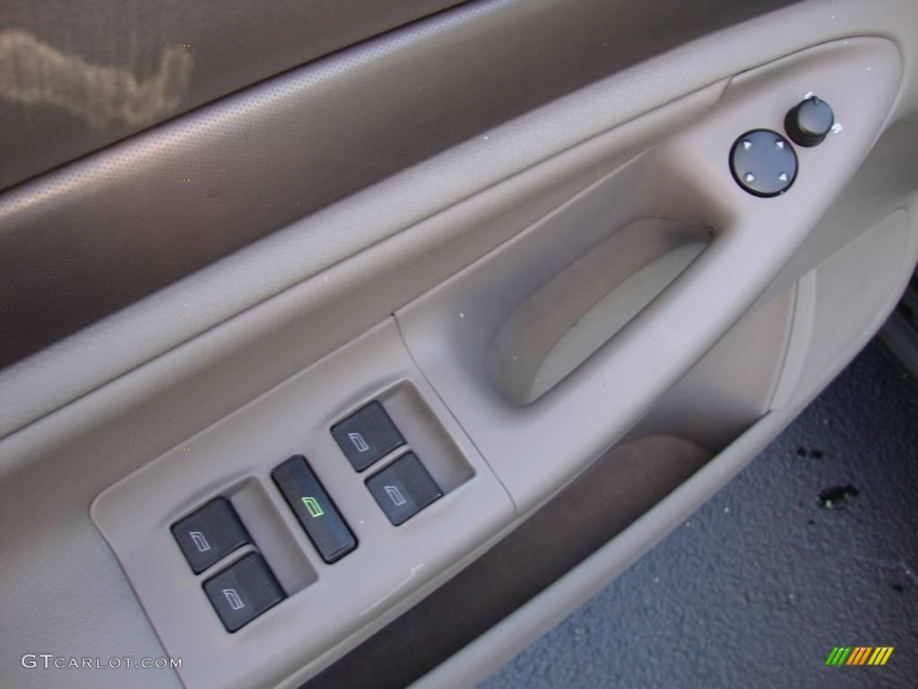 1998 A4 1.8T quattro Sedan - Pearl White Pearlescent / Opal Grey photo #16
