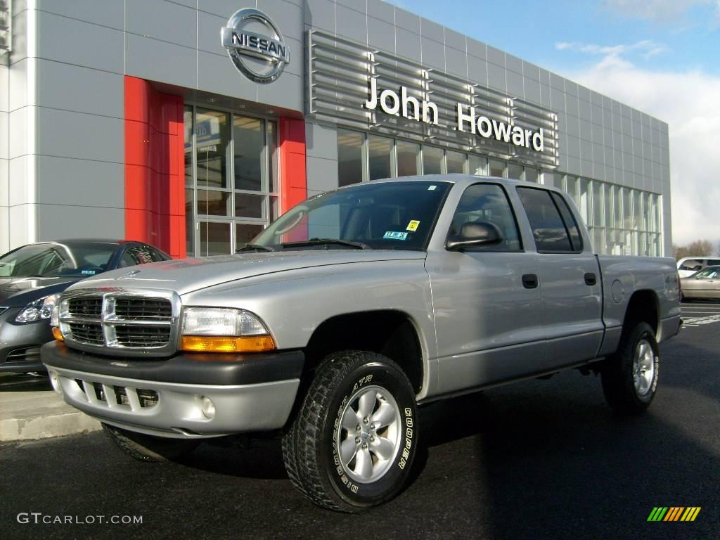 2004 Dakota SXT Quad Cab 4x4 - Bright Silver Metallic / Dark Slate Gray photo #1